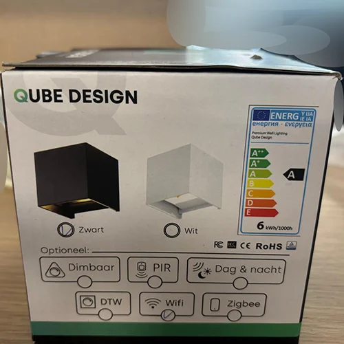 QUBE DESIGN — Tweezijdig design wandlamp