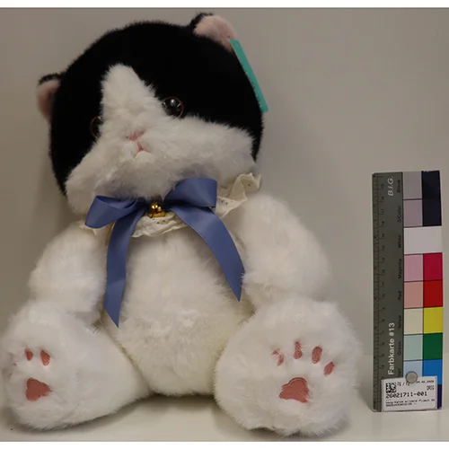 YOYOSO — Honig-Katze sitzend Plüsch 35cm (Plastik-Augen)