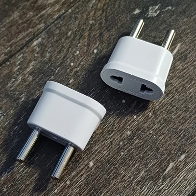 Binxing — Travel adaptor
