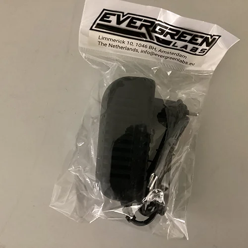 Evergreen labs — Fake Ladegerät mit Geheimversteck: Diskretes Design, sicheres Versteck