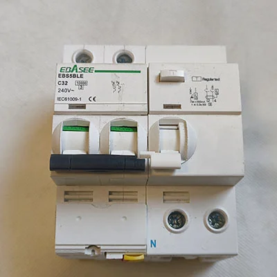 EBASEE — Residual-current circuit braker