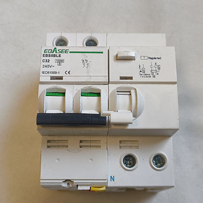 EBASEE — Residual-current circuit braker