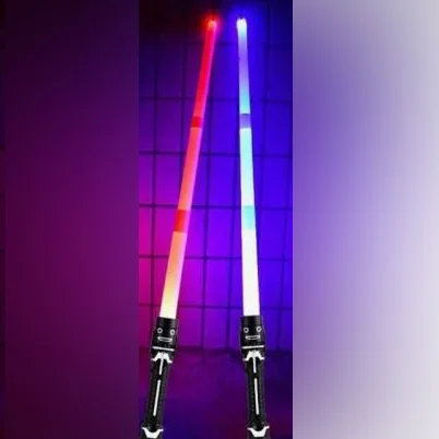 Jouet lumineux 2-en-1 léger avec épée LED en rouge et bleu