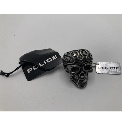 Police — Man ring Police