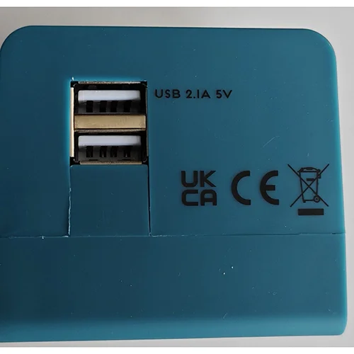 LEGAMI — Universal travel adapter