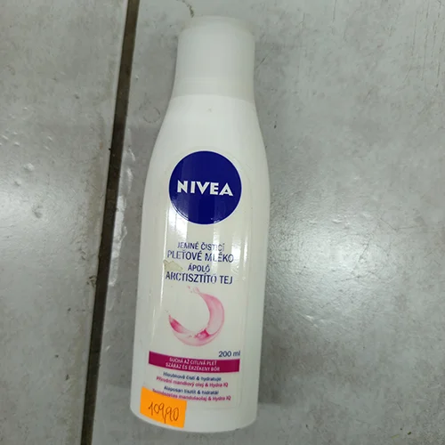 Nivea — Gentle cleansing lotion, dry to sensitive skin Jem