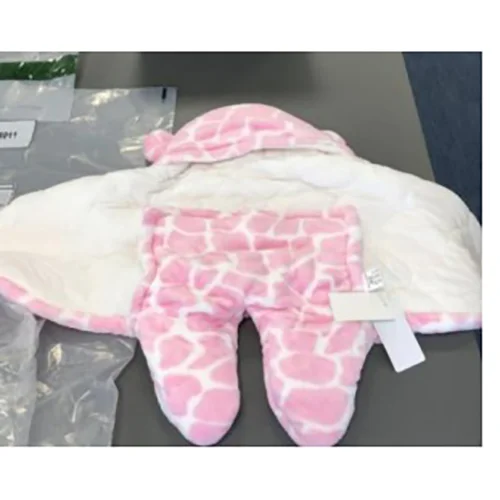 Unbranded — White and Pink Flannel Hooded Baby Sleeping Bag