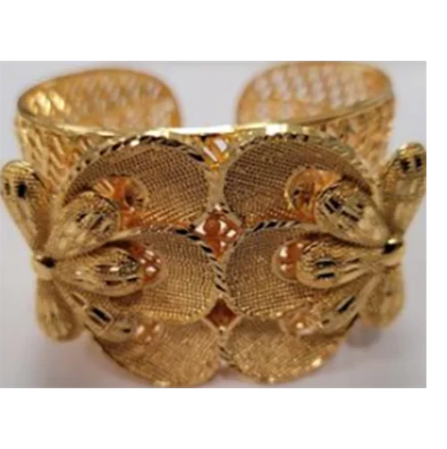 Hongxin, Singit — Gold Bangle and Stainless Steel Gold Heart Necklace