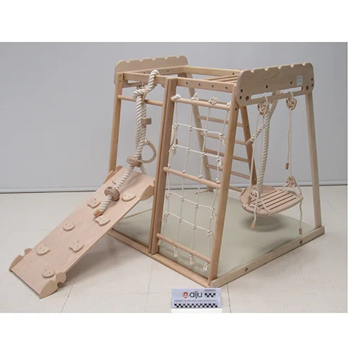Wood and hearts — Montessori