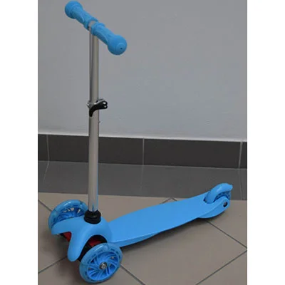 3 Wheels Light Up Kids Scooter