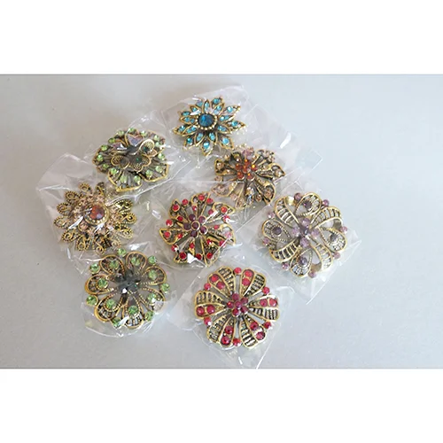 PH PandaHall — 8 Stile Vintage Blumenbroschen Kristall Strass Broschen Antikes Goldenes Legierungsabzeich