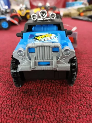 Mai Sen Bag — Auto JEEP obracející se