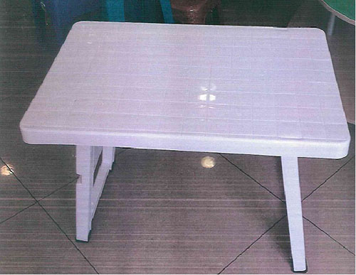 Plastic table