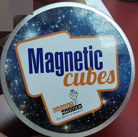 GADGET MASTER — Magnetic cubes