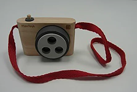 Plan Toys — Colored Snap Camera