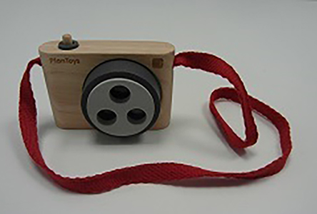 Plan Toys — Colored Snap Camera