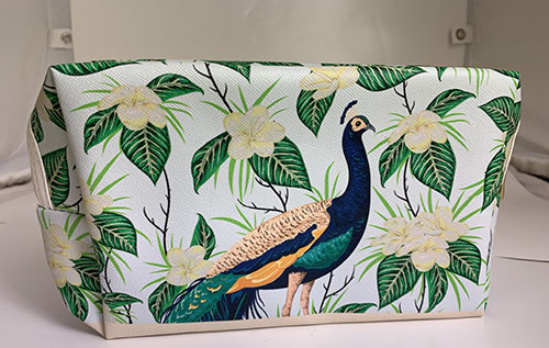 www.puckator.net — Toiletry bag Peacock