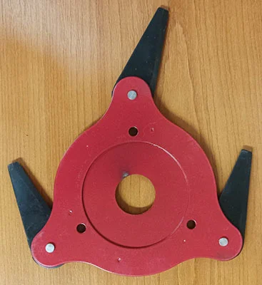 Flail-type cutting attachment for brush cutter
