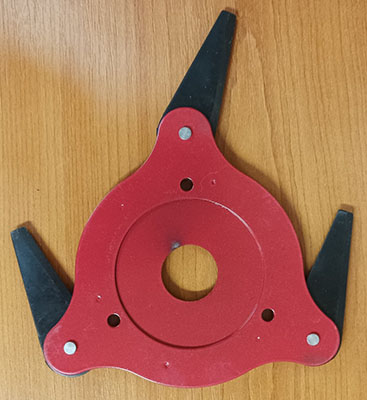Flail-type cutting attachment for brush cutter