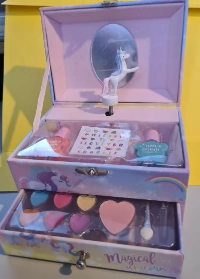 Souza — Princess Cosmetics Box