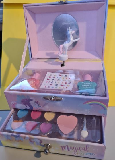 Souza — Princess Cosmetics Box