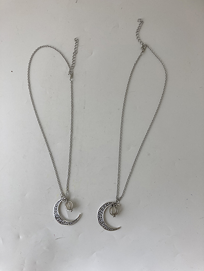 Luminous moon necklace
