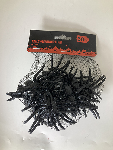 Dollarstore — Halloween dekoration 12-pack (Spindlar i nät) / (Spiders in net)