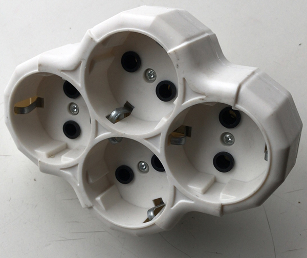 Multiplug socket