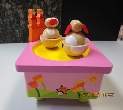 Musicbox Kingdom — Music Box Dancing Dogs