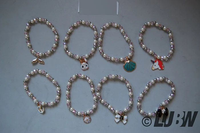 Tacobear — Tacobear 12 Stück Freundschaftarmband Armbänder Kinder Perlenarmband mit Anhänger Tiere Einhorn