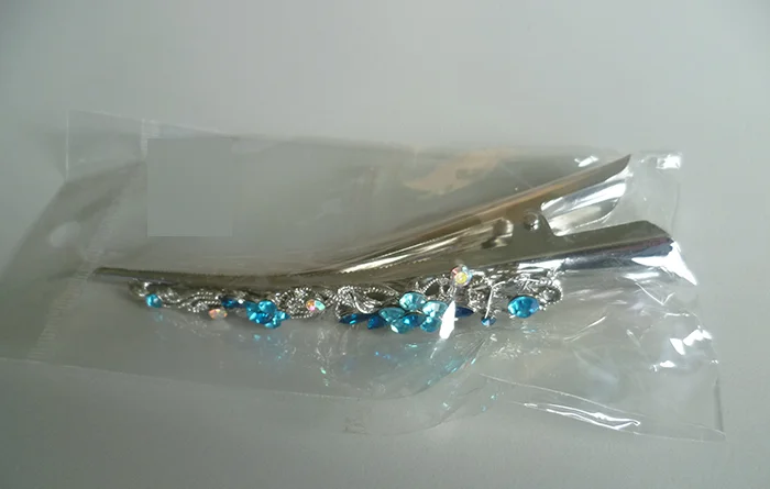 Haarklammer in Bananenform mit blauen Strass-Steinen
