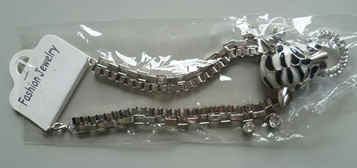 Fashion Jewelry — Silberfarbene Halskette mit Leopardenkopf