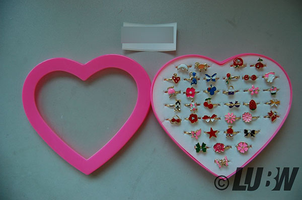 Ouinne — Ouinne 36 Stück Kinderringe Mädchen, Einstellbare Ringe funkeln mit Herzform Vitrine für Kinder Spie