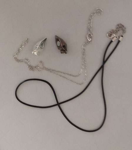 Necklace with heart-shaped pendant