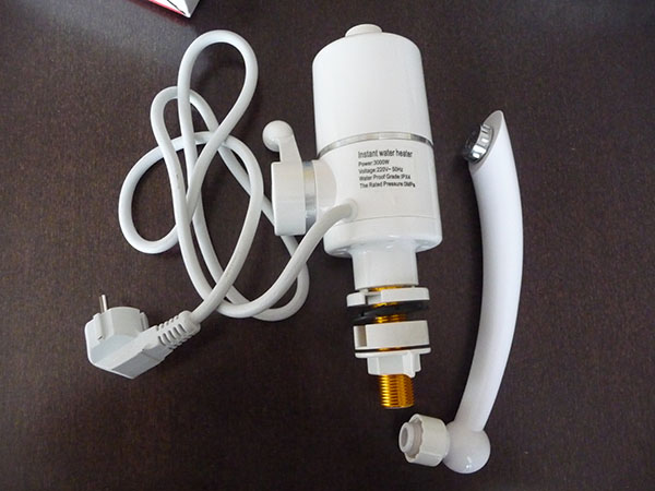 Instant electric water heating faucet