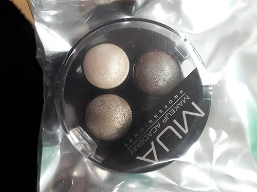 MUA MAKEUP ACADEMY PROFESSIONAL — Trio Eyeshadow