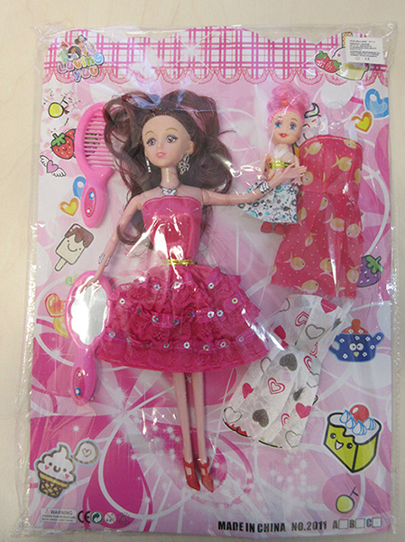 Set of plastic dolls with accessories