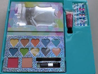 make it real — Beauty collection,  Girl-on-the-go!