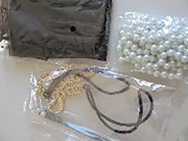 BigLion — Mode 20 Jahre Accessoires Flapper Set Stirnband Ohrringe Perlen Halskette Handschuh Zigarettenspitze