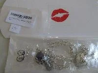 Orion Creations — Vampire Diaries Geschenkpackung Halsketten, Ohrringe und Armband in Kissenkasten