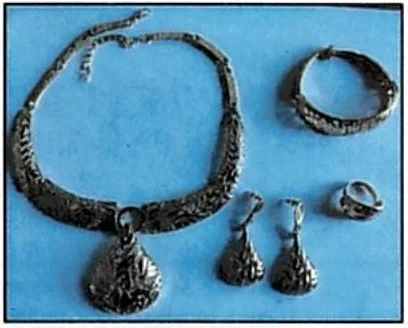 Ensemble de bijoux indiens couleur or