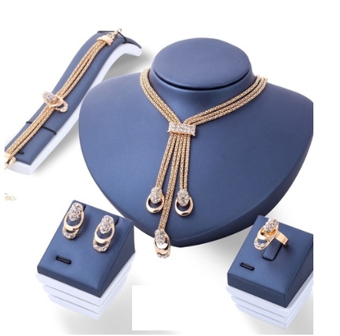 Classiques Luxe Plaqué or Collier Boucles d'oreilles Bracelet Bague Ensemble de strass Personnalité