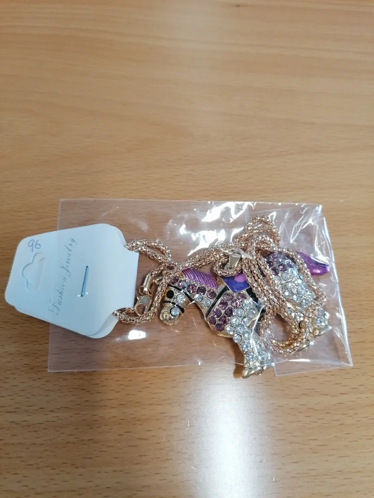 Fashion Jewellery — Necklace with pendant
