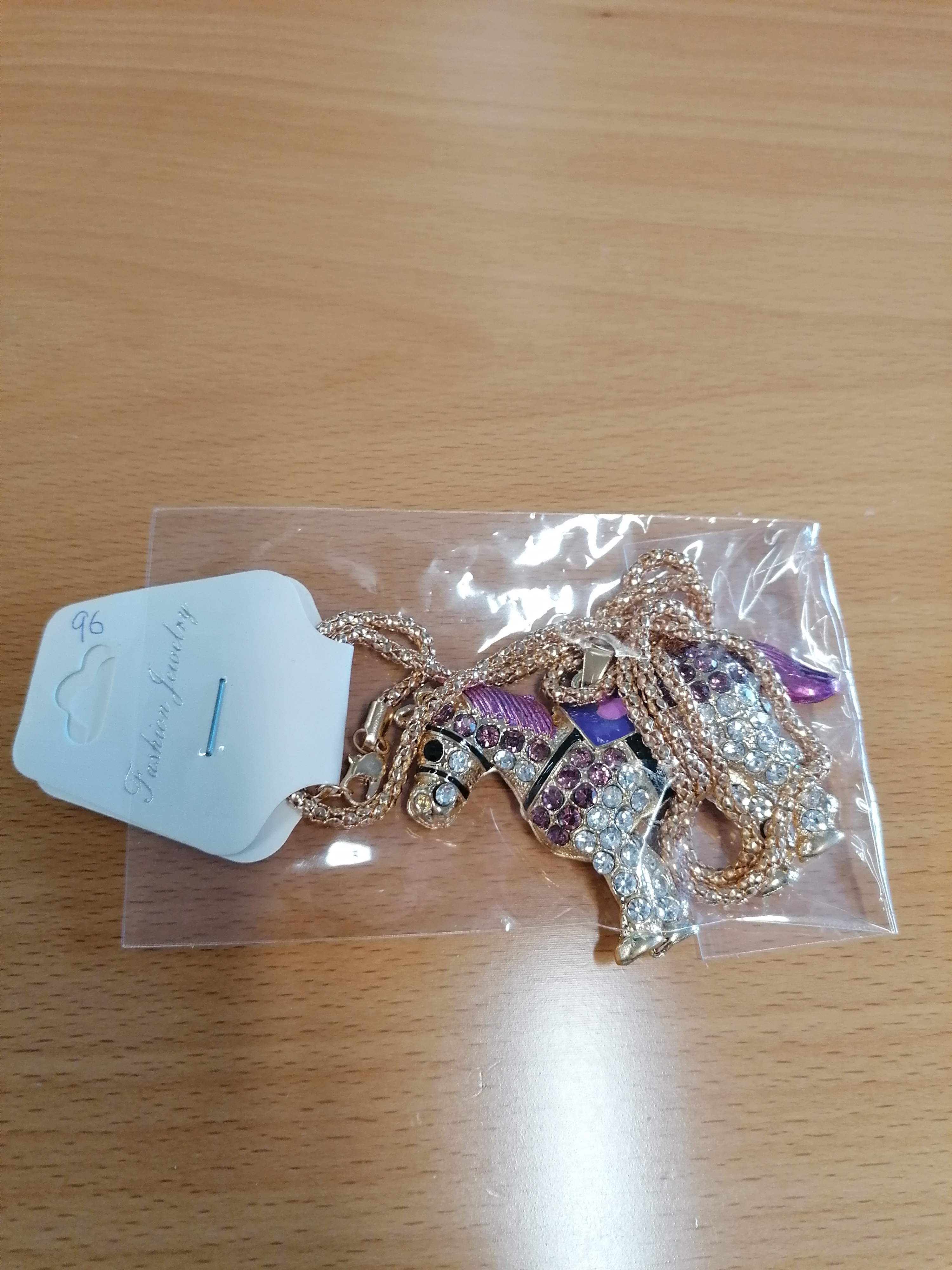 Fashion Jewellery — Necklace with pendant