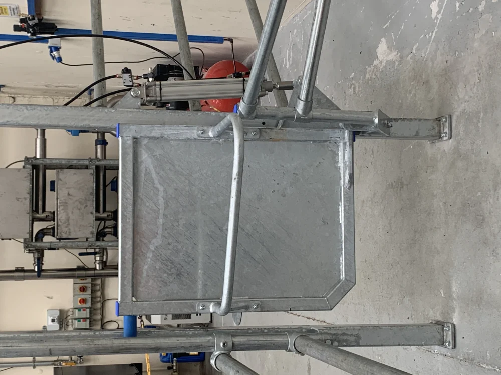 Dairymaster, Dairymaster Air Back Gate — Pneumatic powered gates for use in milking parlour