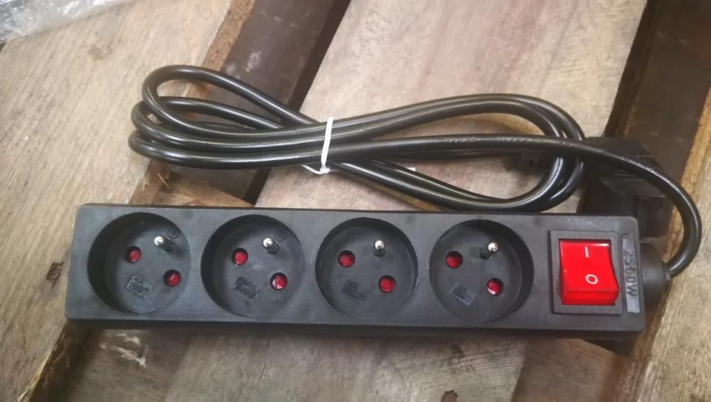 TITANUM — 4-Way Socket