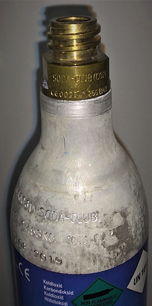 AGA Linde Gas, CBF Drinkit, SodaStream, Vikingsoda, Watercompany, Ölbolaget — The labelling varies due which filling operator handled it latest as it is an exchange system.