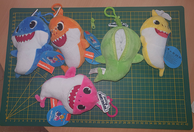 nickelodeon pinkfong — BABY SHARK, Clip On Coin Purse