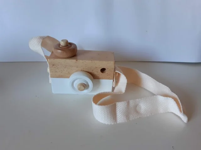 Wooden toy camera