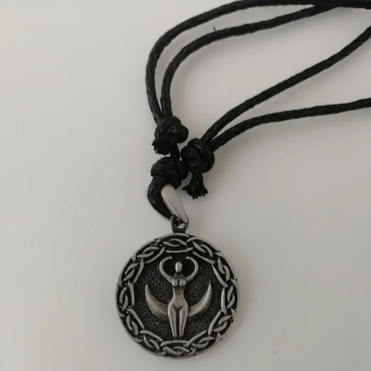 Mångudinna Halsband i tenn